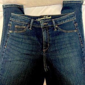 Universal Threads skinny blue jeans in 6L